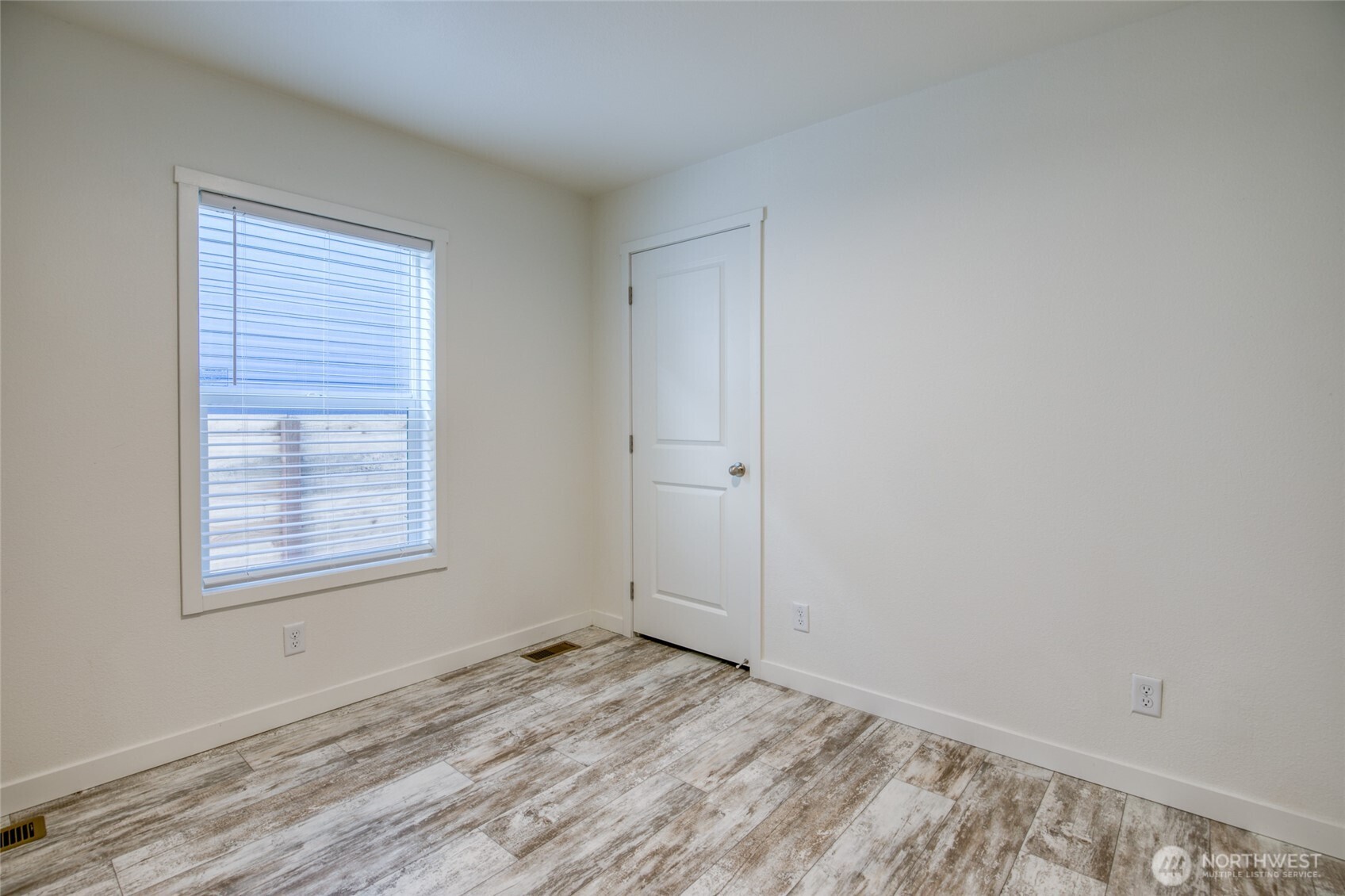 627 -c Sunset Avenue Property Photo 14