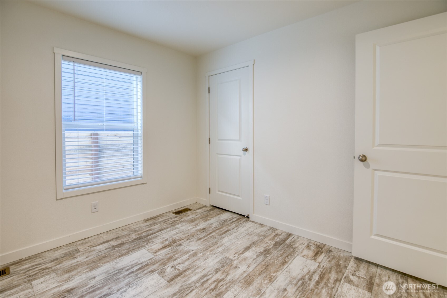 627 -c Sunset Avenue Property Photo 16