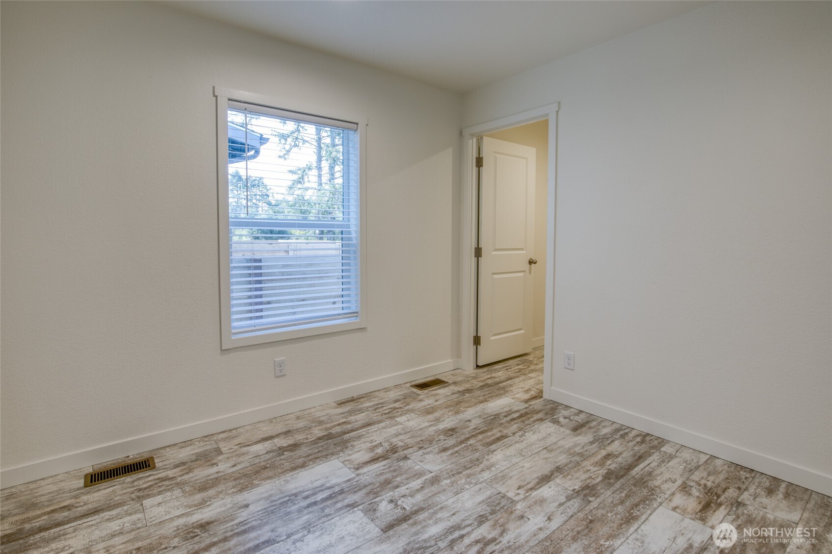627 -c Sunset Avenue Property Photo 18