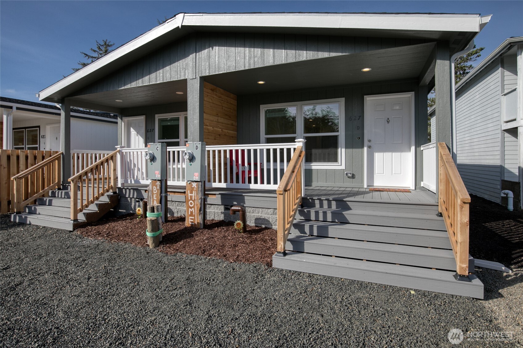 627 -d Sunset Avenue Property Photo 2