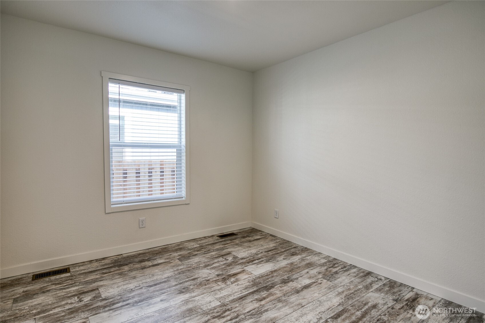 627 -d Sunset Avenue Property Photo 15