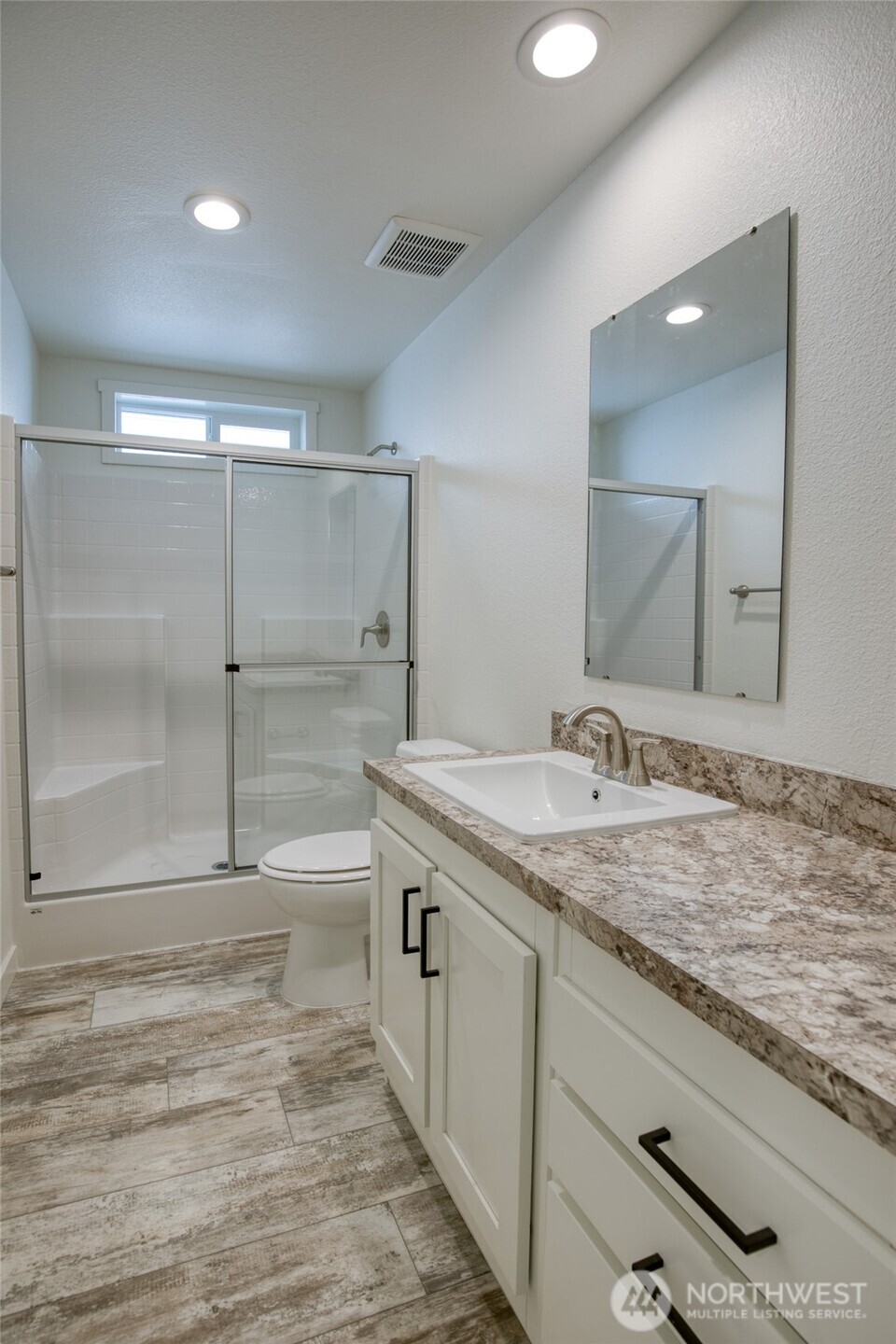 627 -d Sunset Avenue Property Photo 16