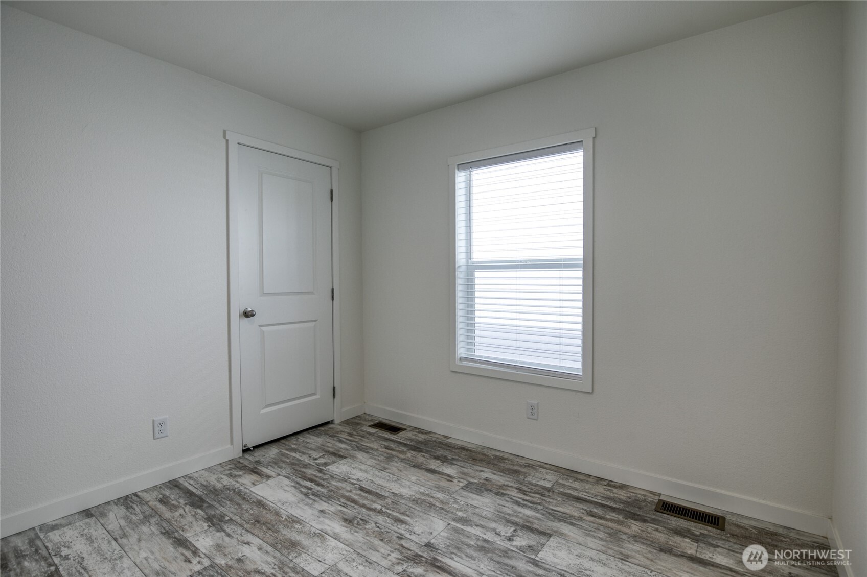 627 -d Sunset Avenue Property Photo 17