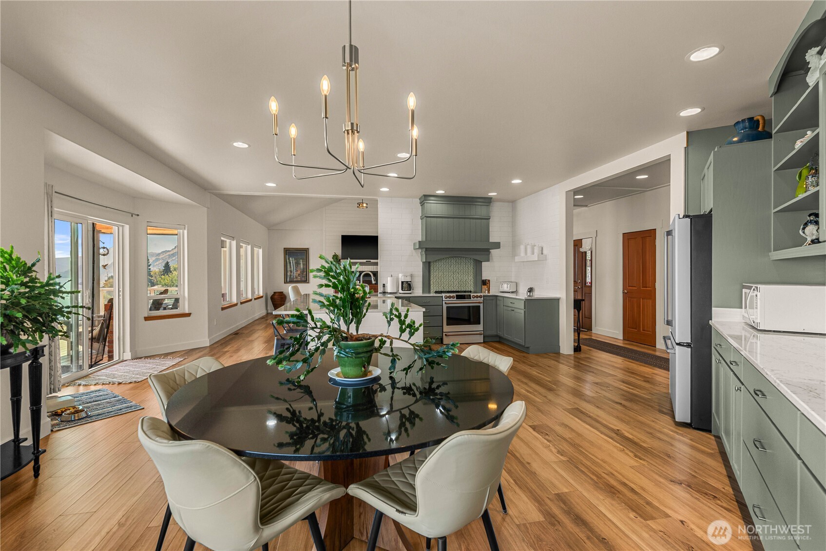 3020 Noon Way Property Photo 10