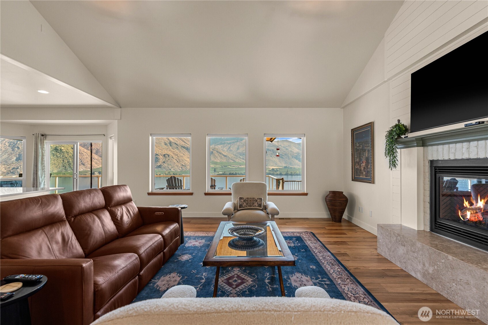 3020 Noon Way Property Photo 15