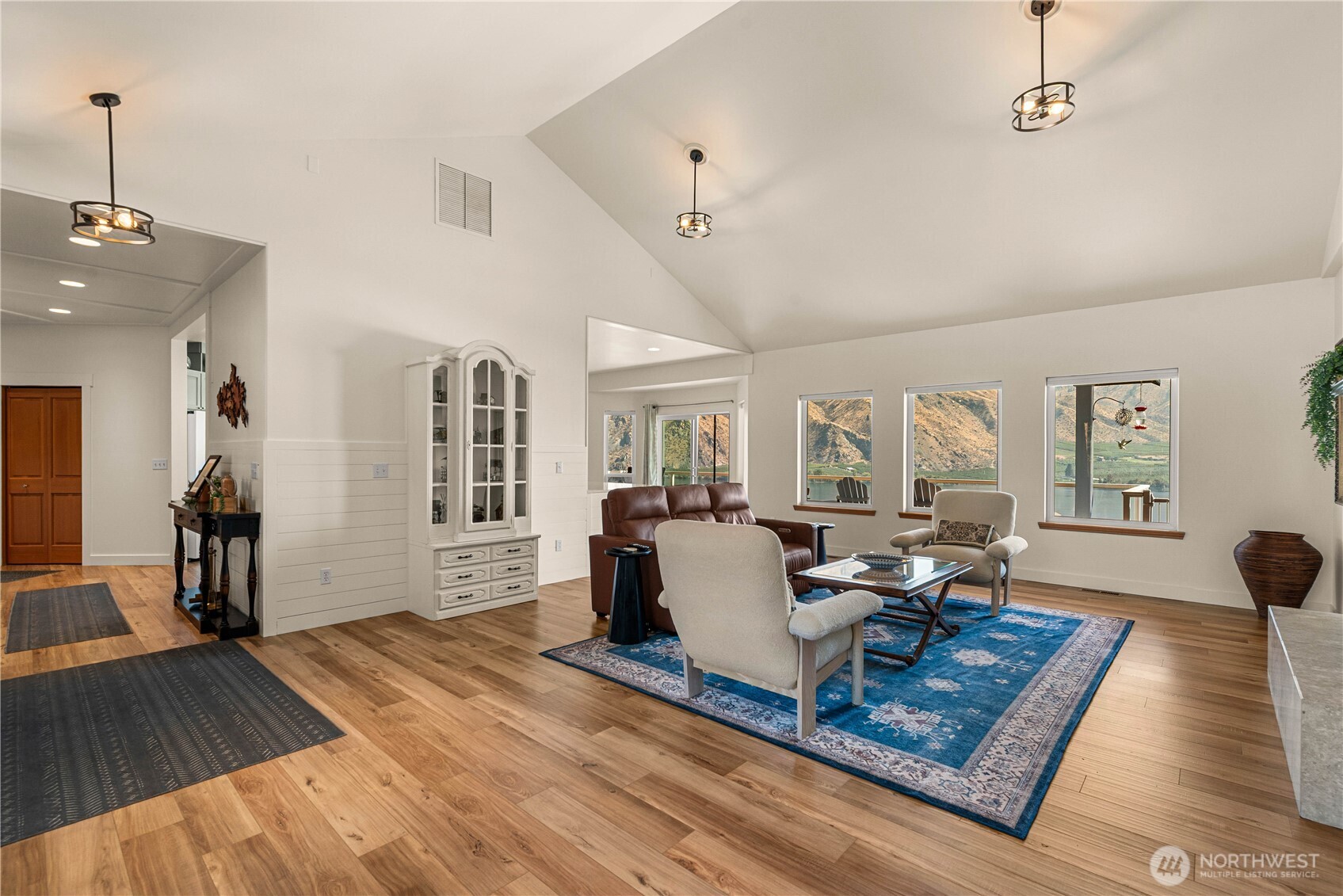 3020 Noon Way Property Photo 17