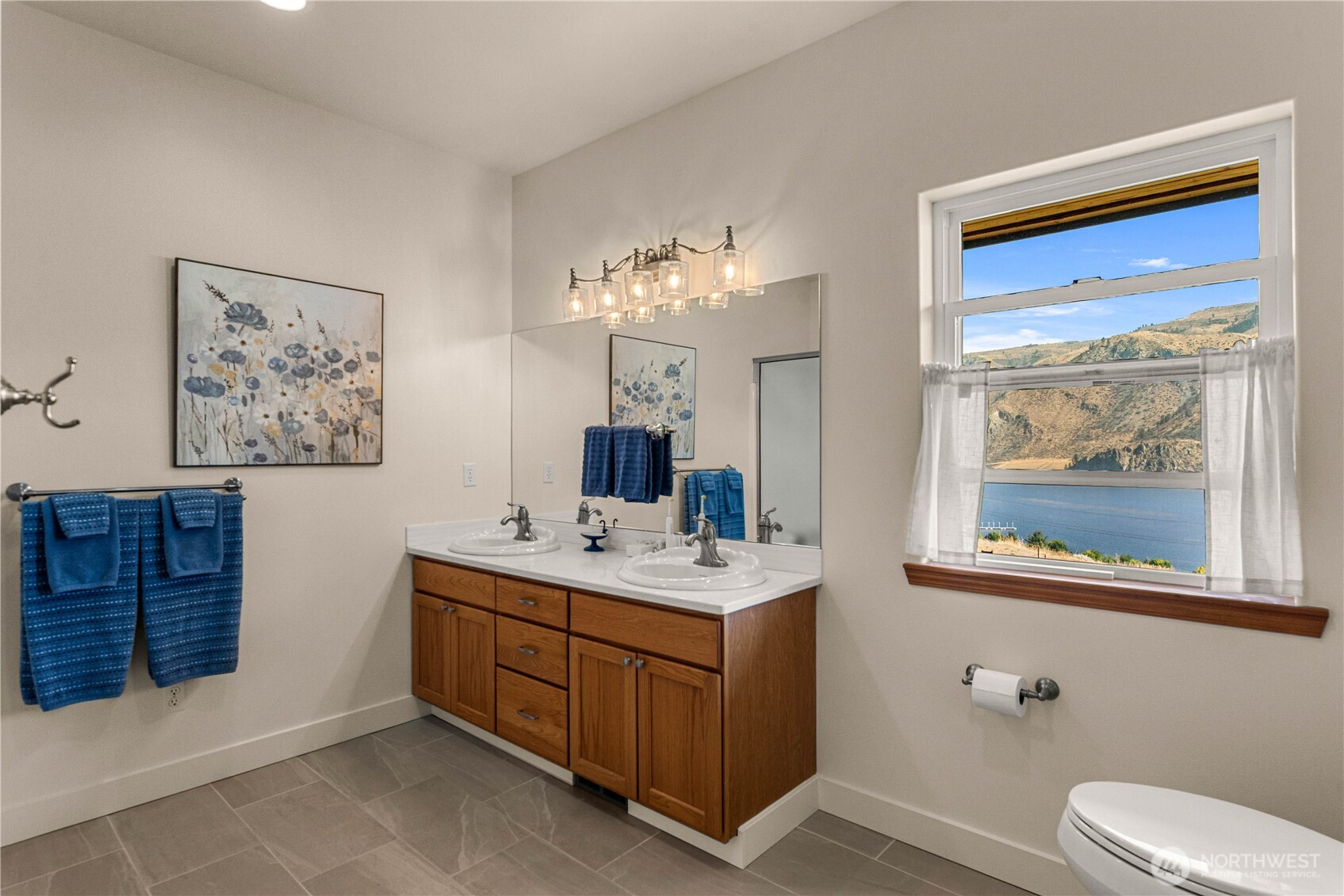 3020 Noon Way Property Photo 32