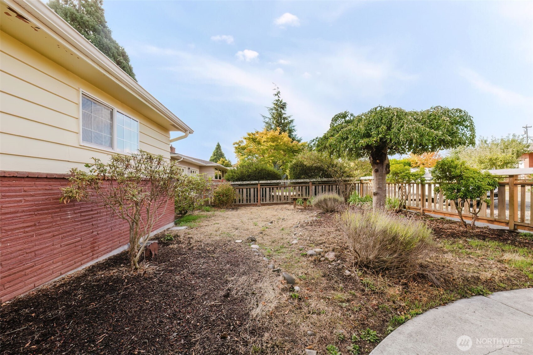 410 N Knapman Avenue Property Photo 3