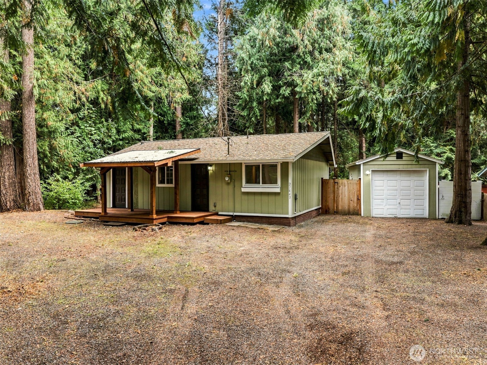 21843 Crest Lane Property Photo 2
