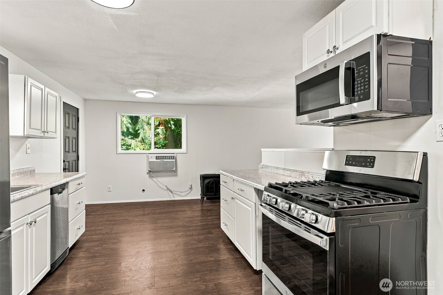 21843 Crest Lane Property Photo 7