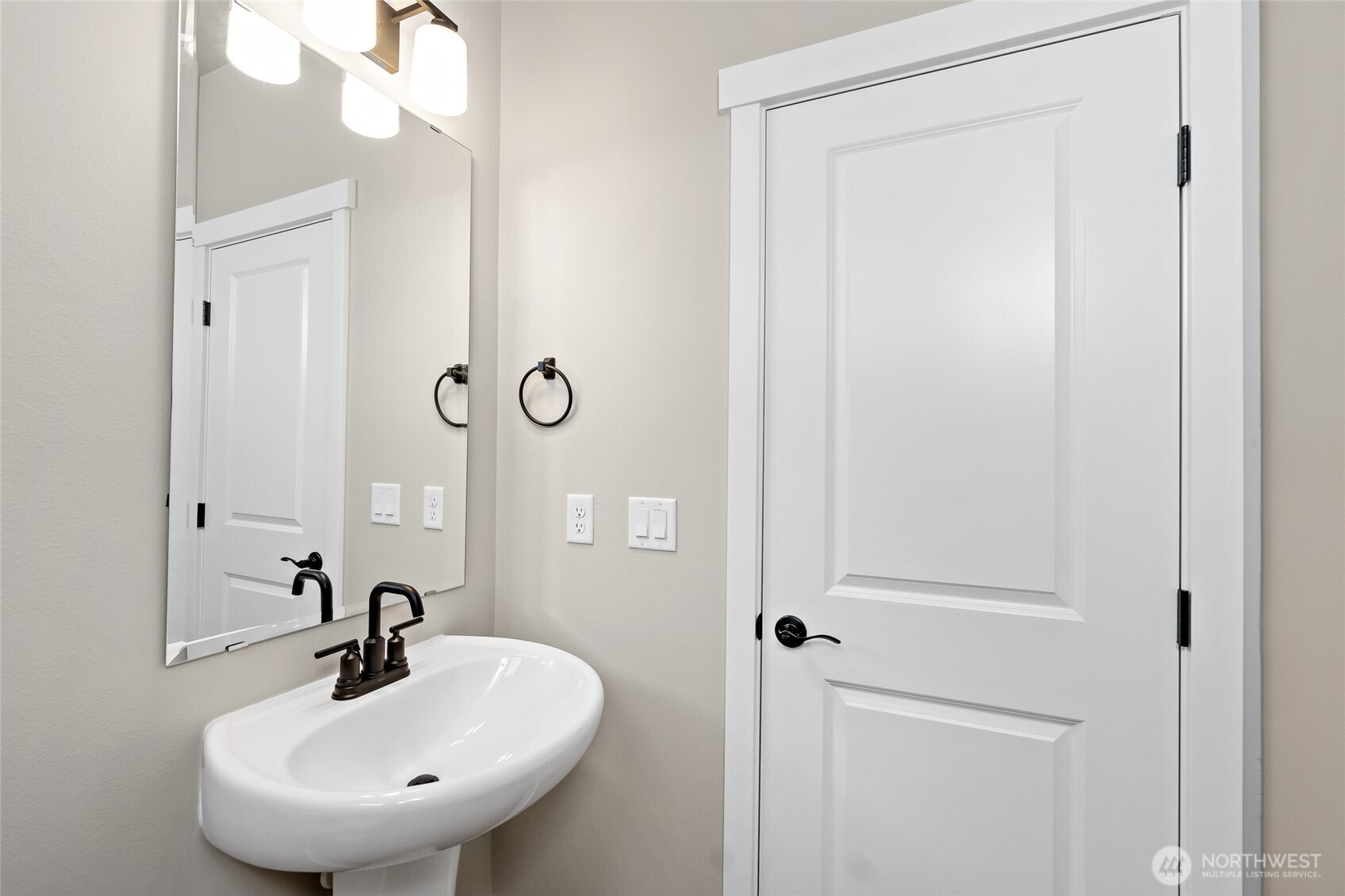 5910 Lost City Lane Property Photo 3
