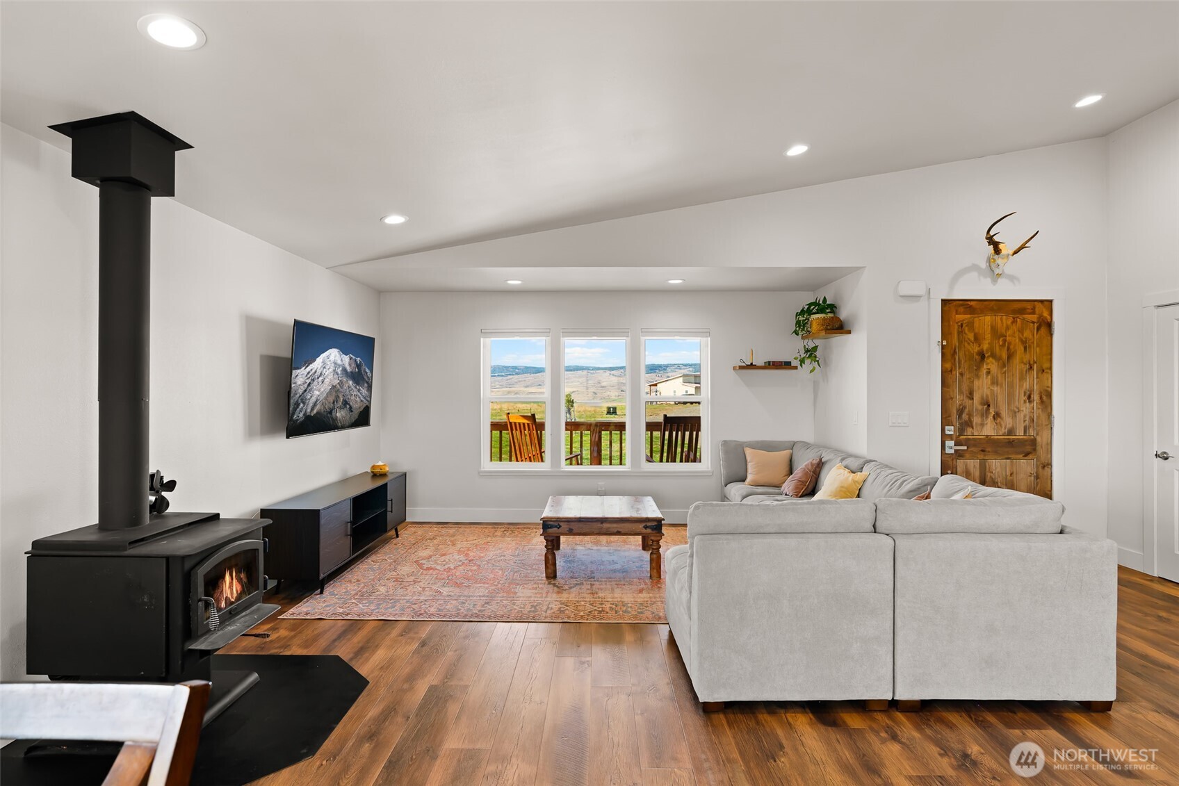 1565 Bitterbrush Drive Property Photo 11