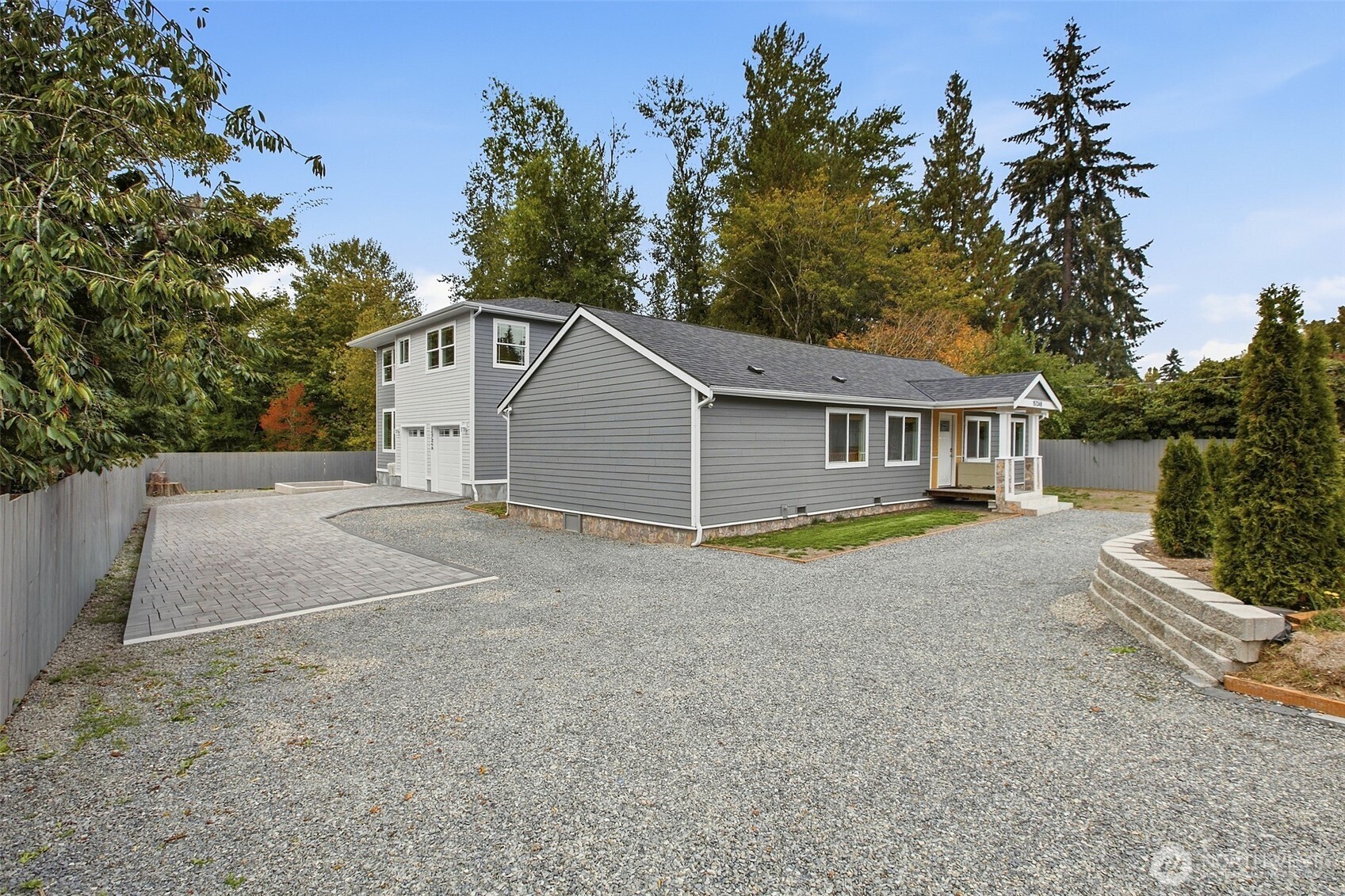 15724 King Place A Property Photo 3