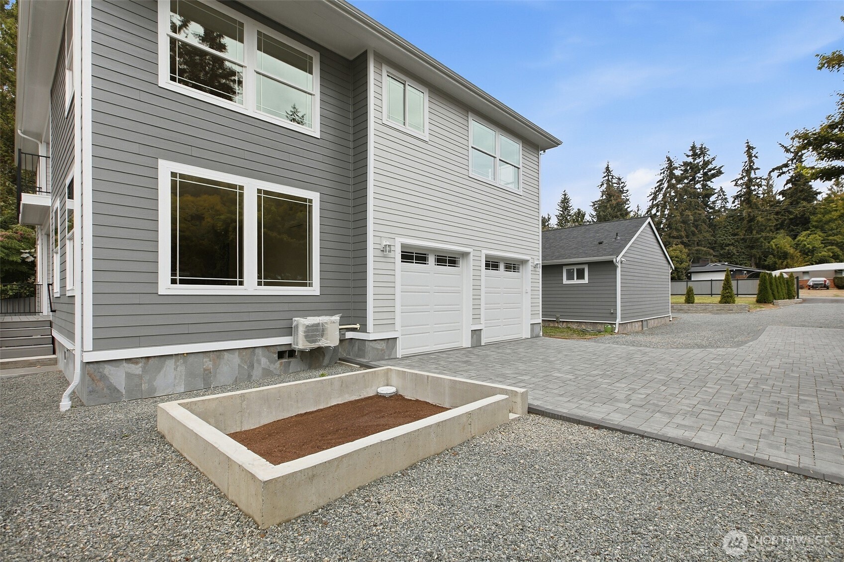 15724 King Place A Property Photo 9