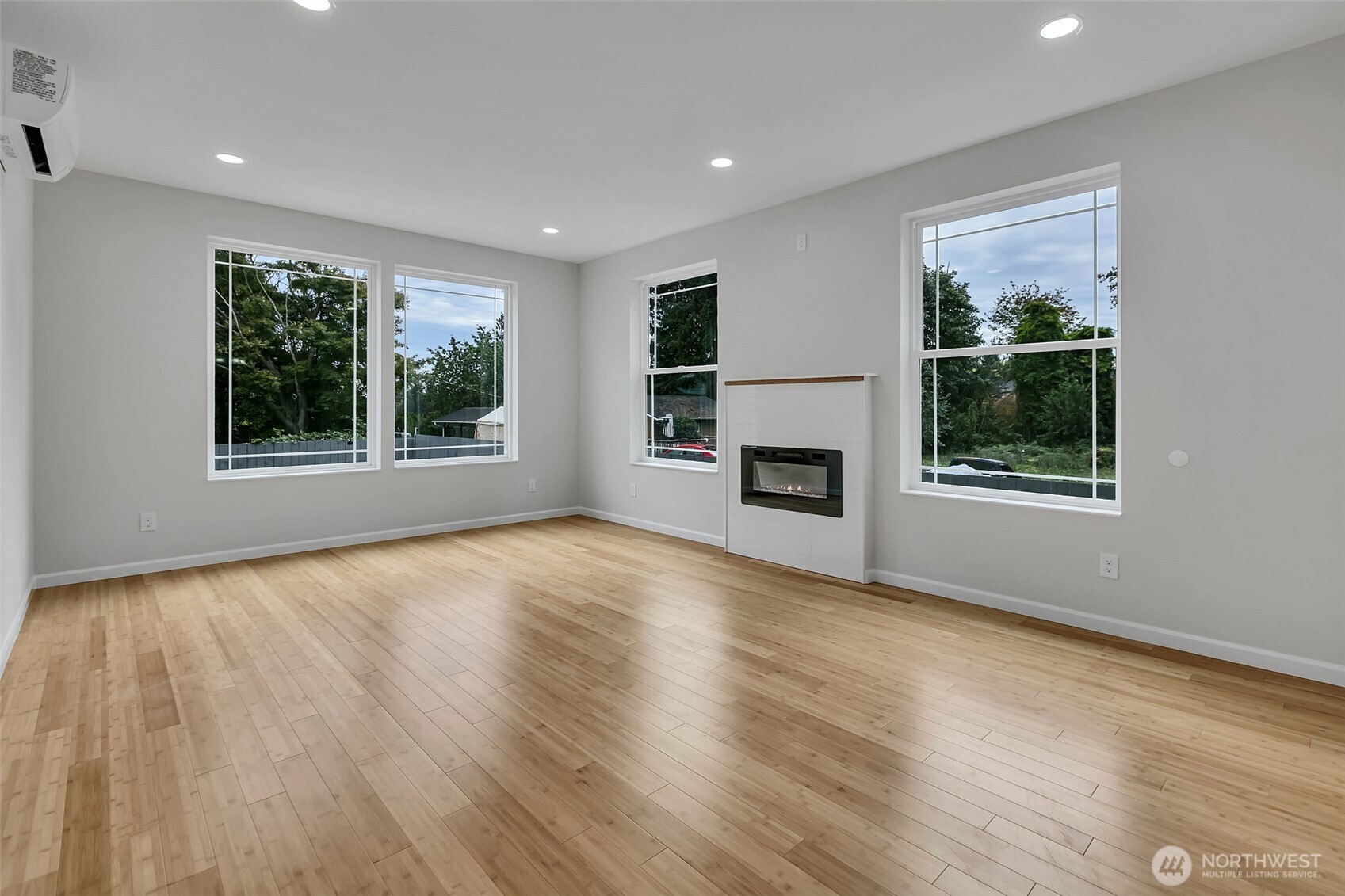 15724 King Place A Property Photo 12
