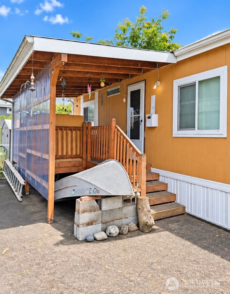 1110 Coweeman Lane Property Photo 4