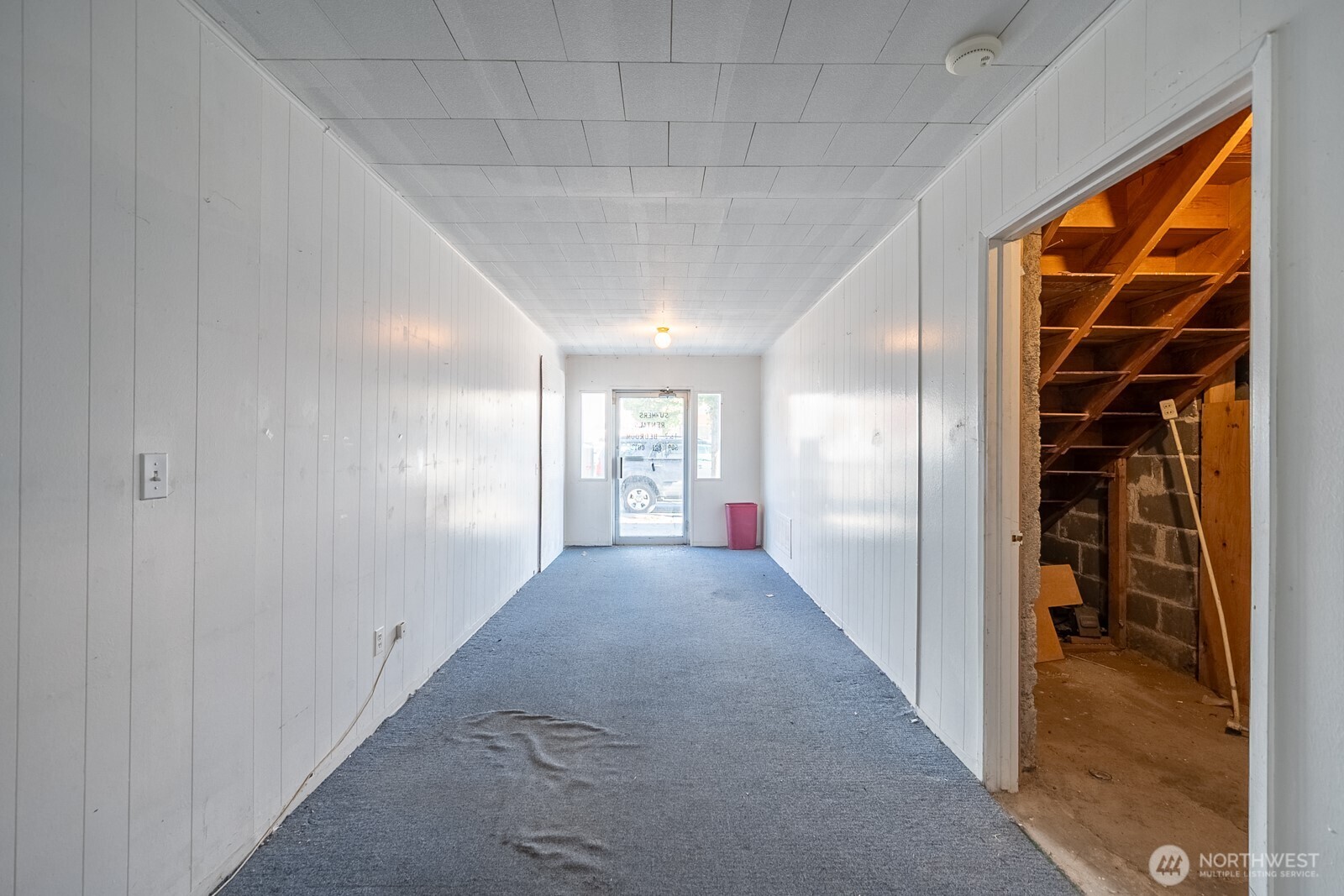 216 Division Avenue Property Photo 4