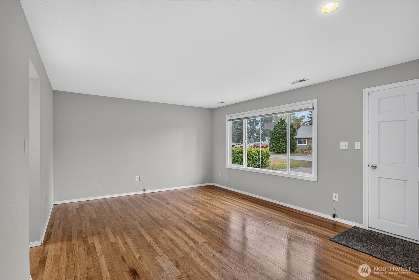 10 E Beech Street Property Photo 7