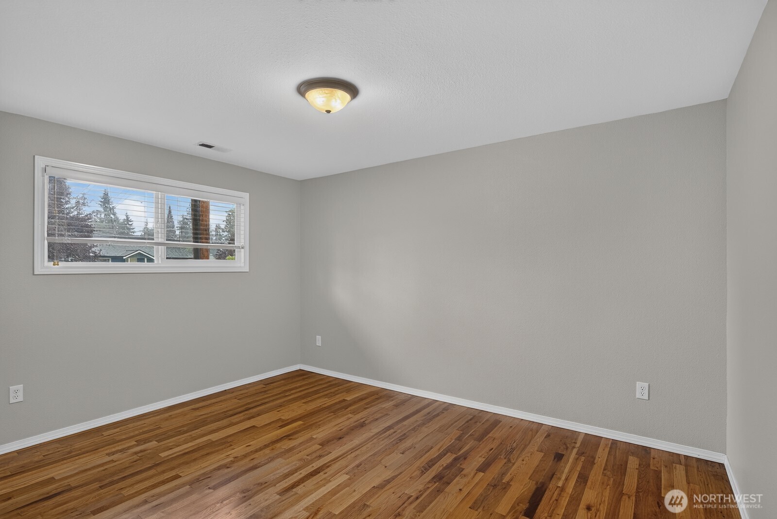 10 E Beech Street Property Photo 13