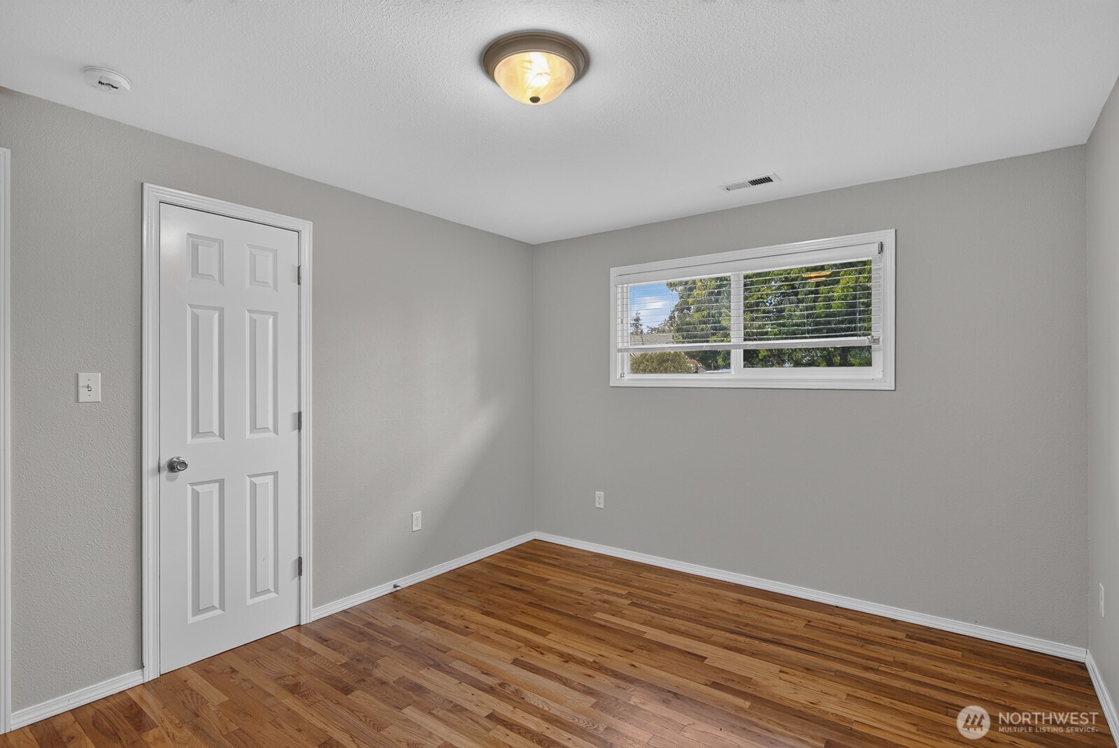 10 E Beech Street Property Photo 14
