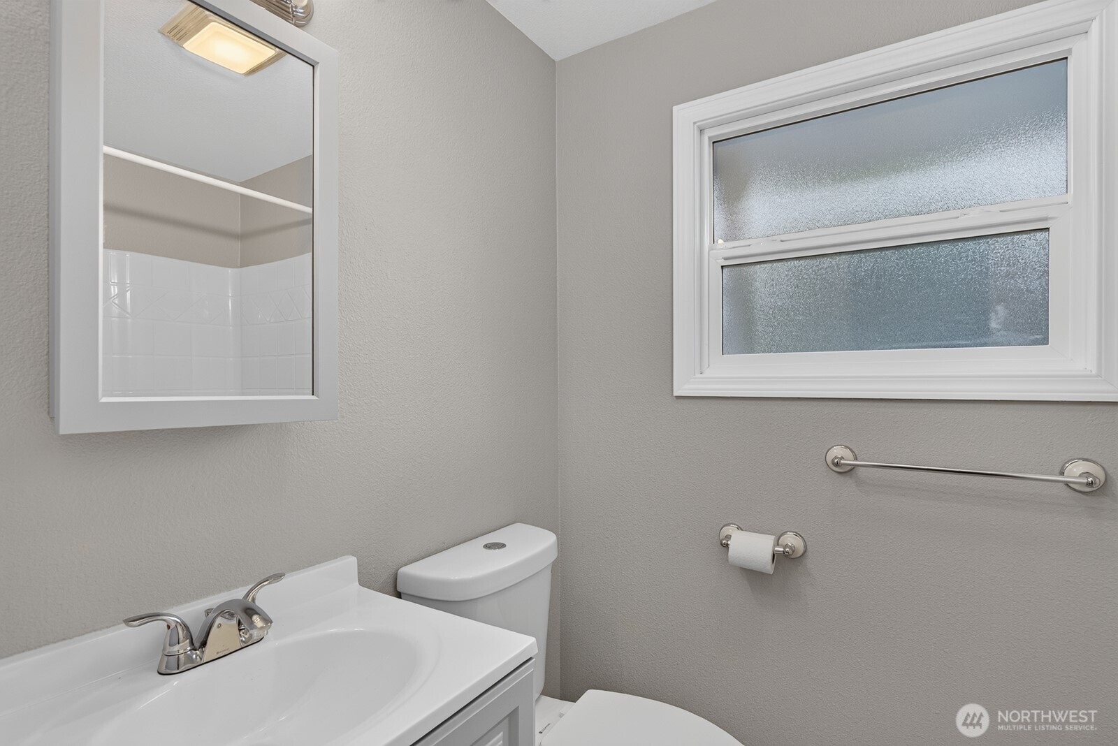 10 E Beech Street Property Photo 17