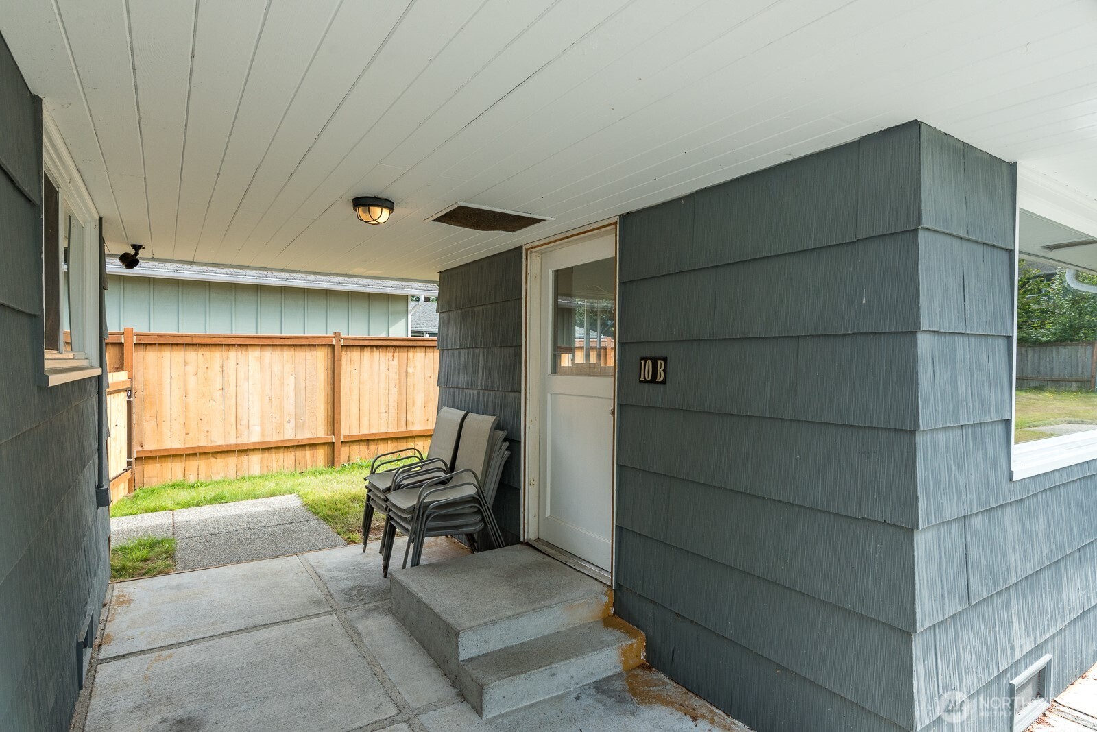 10 E Beech Street Property Photo 23