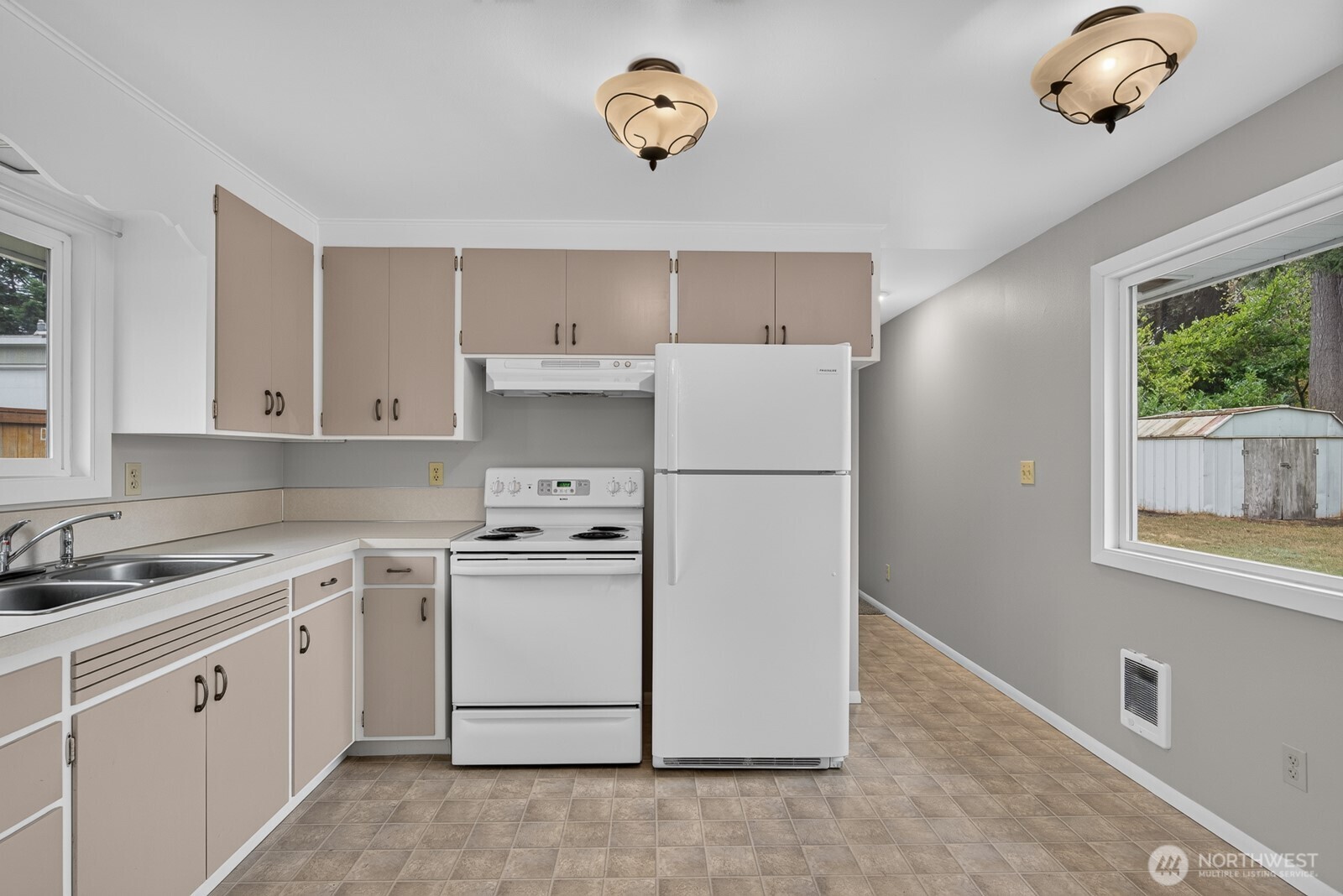 10 E Beech Street Property Photo 26