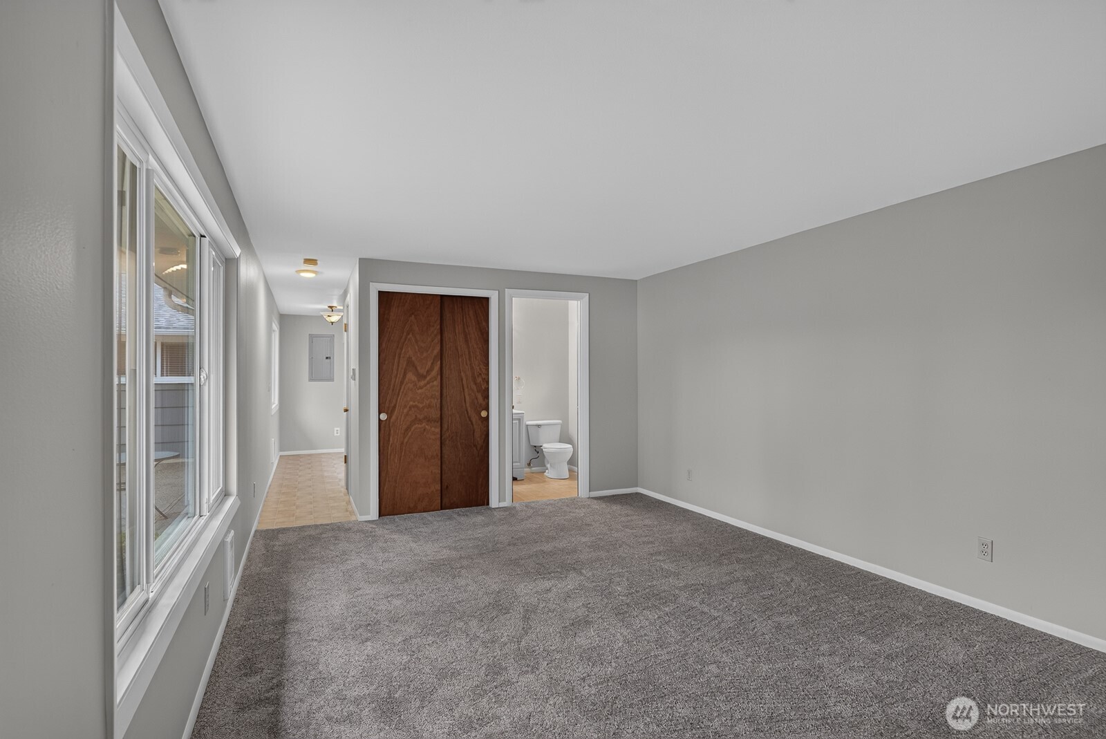10 E Beech Street Property Photo 27