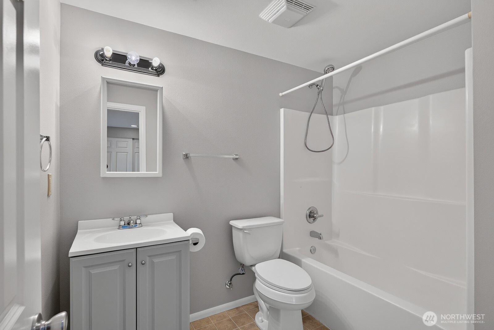 10 E Beech Street Property Photo 28