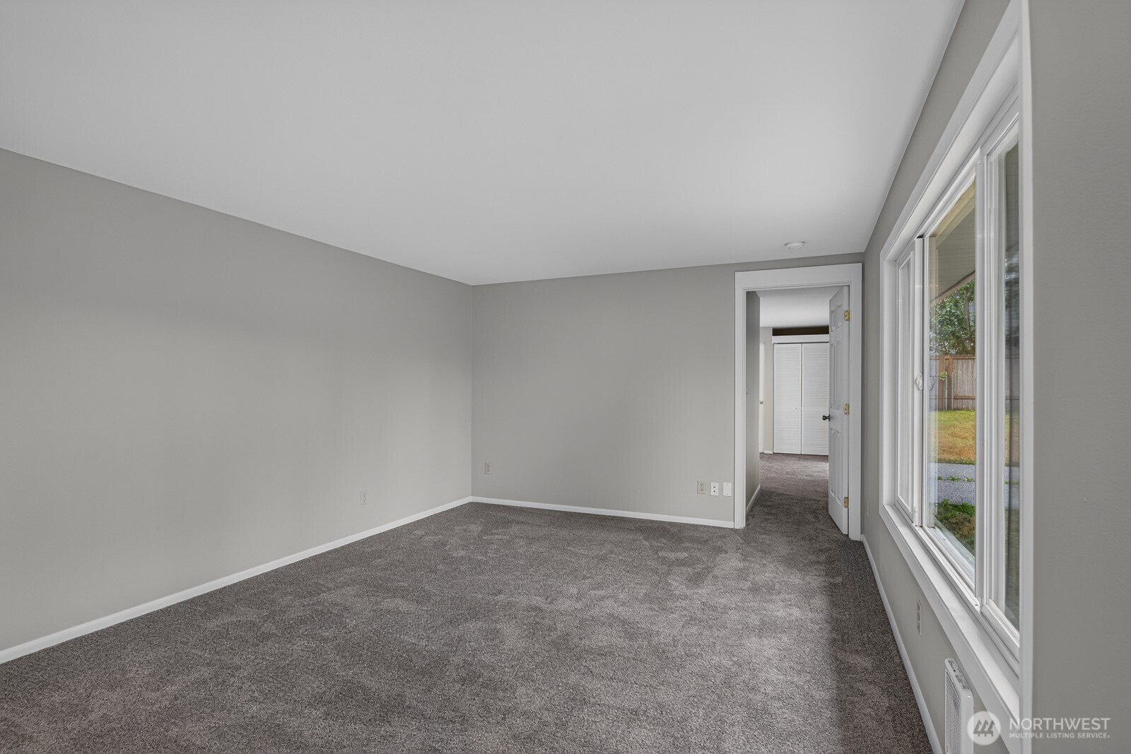 10 E Beech Street Property Photo 30
