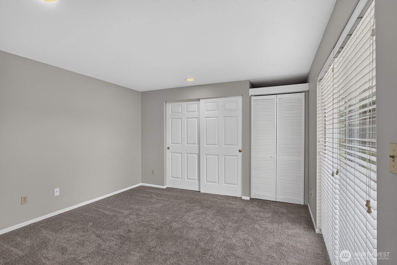 10 E Beech Street Property Photo 33