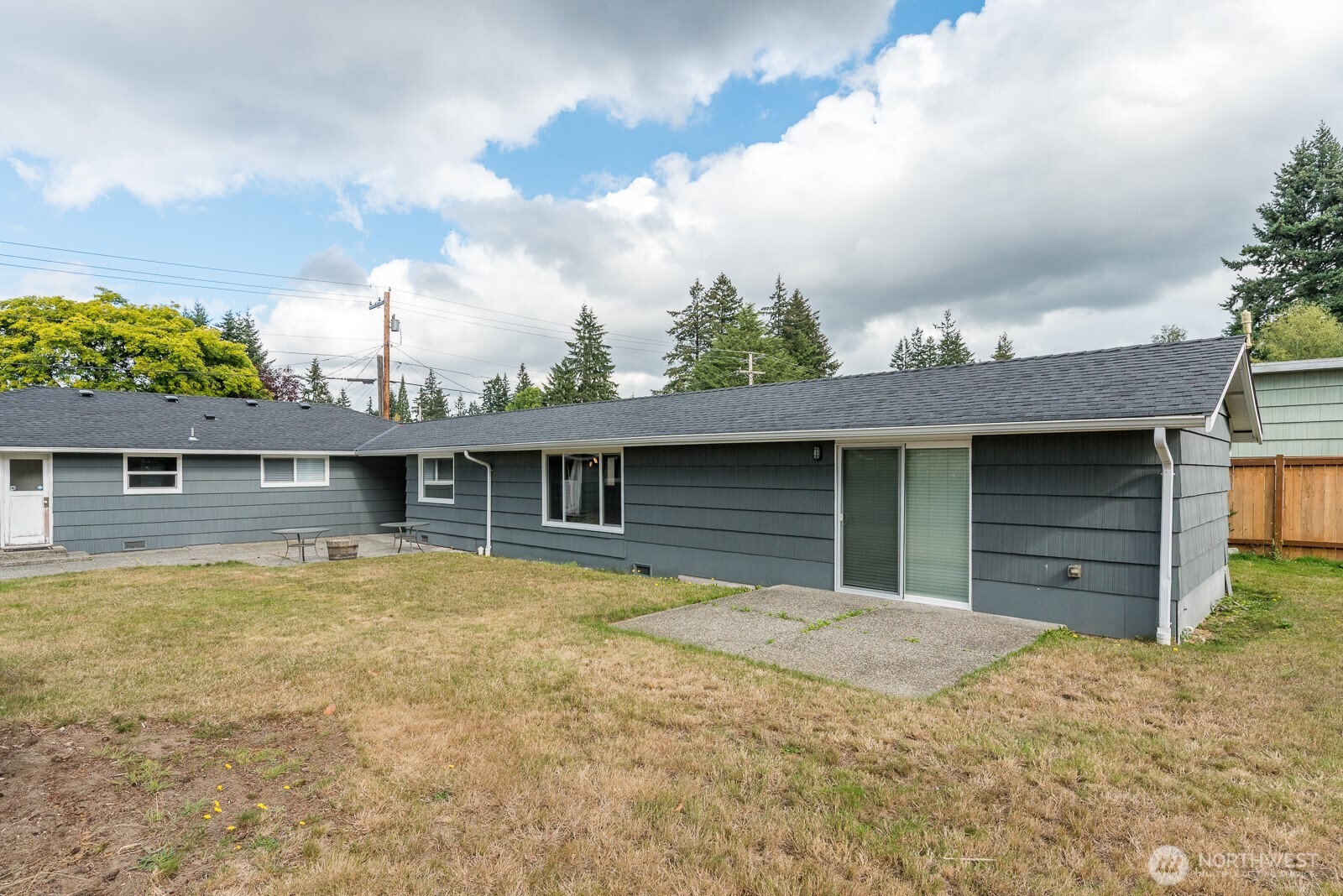 10 E Beech Street Property Photo 35