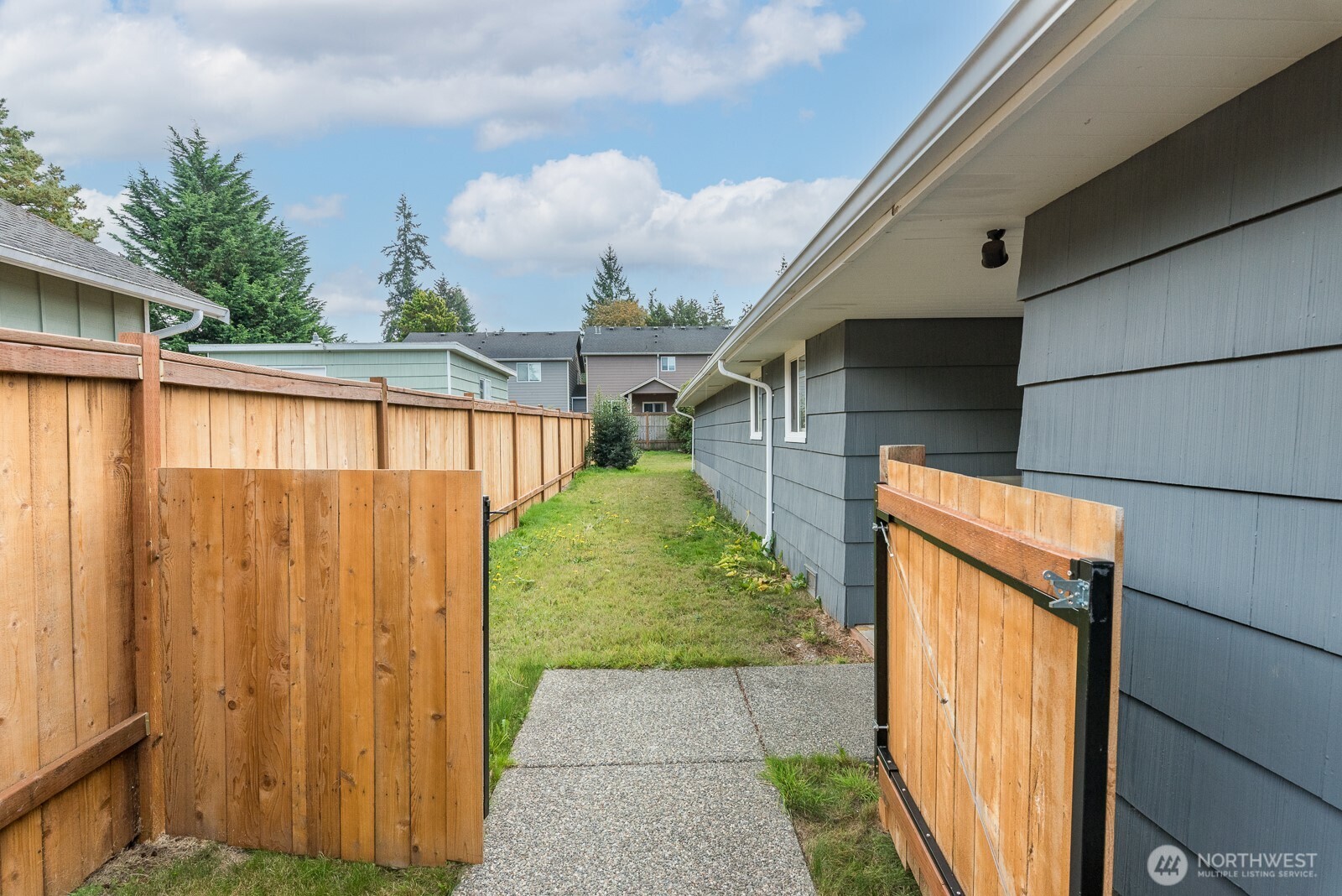 10 E Beech Street Property Photo 37