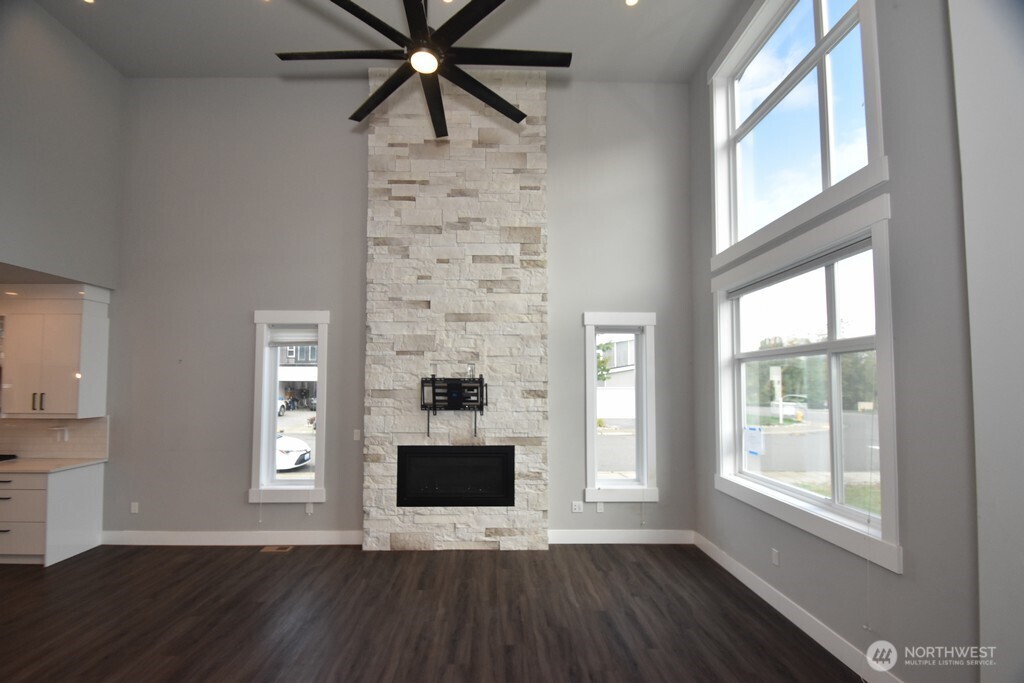 6219 Fernridge Court Property Photo 2