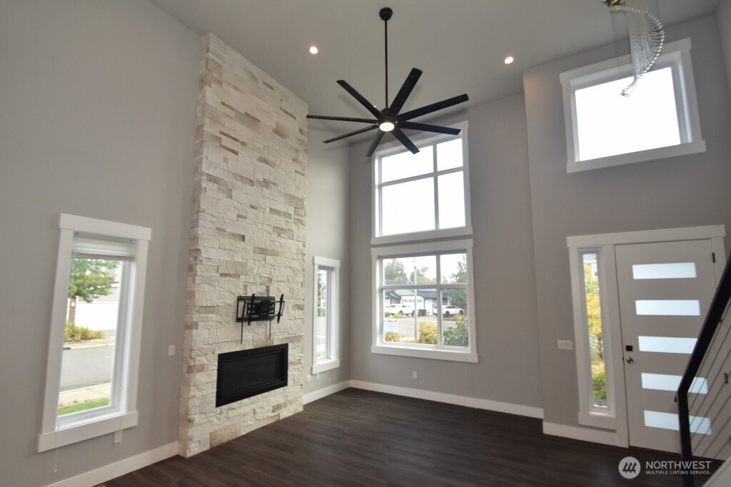 6219 Fernridge Court Property Photo 3