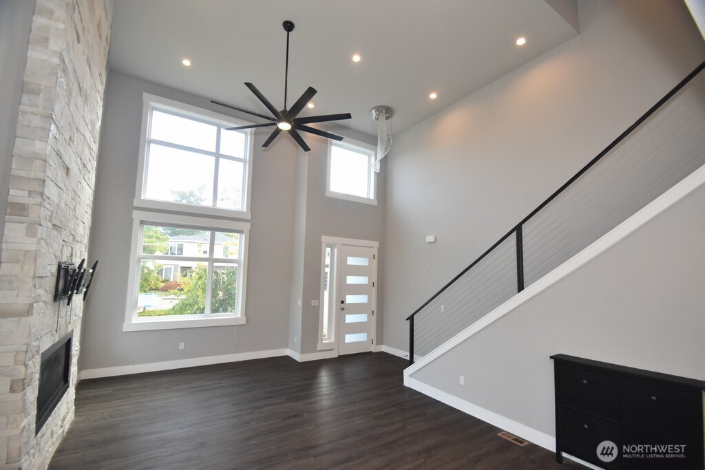 6219 Fernridge Court Property Photo 4