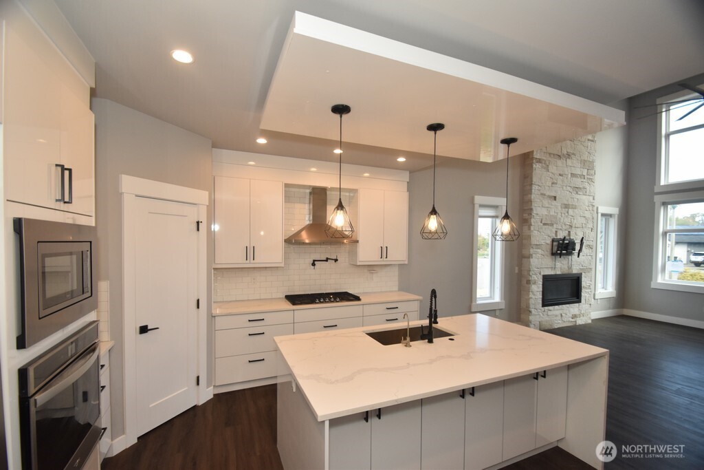 6219 Fernridge Court Property Photo 7