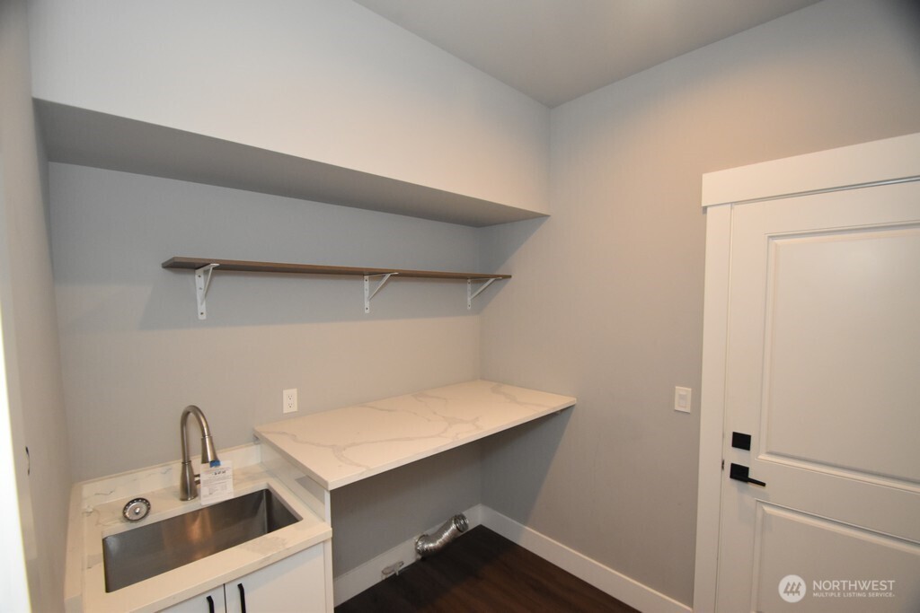 6219 Fernridge Court Property Photo 11