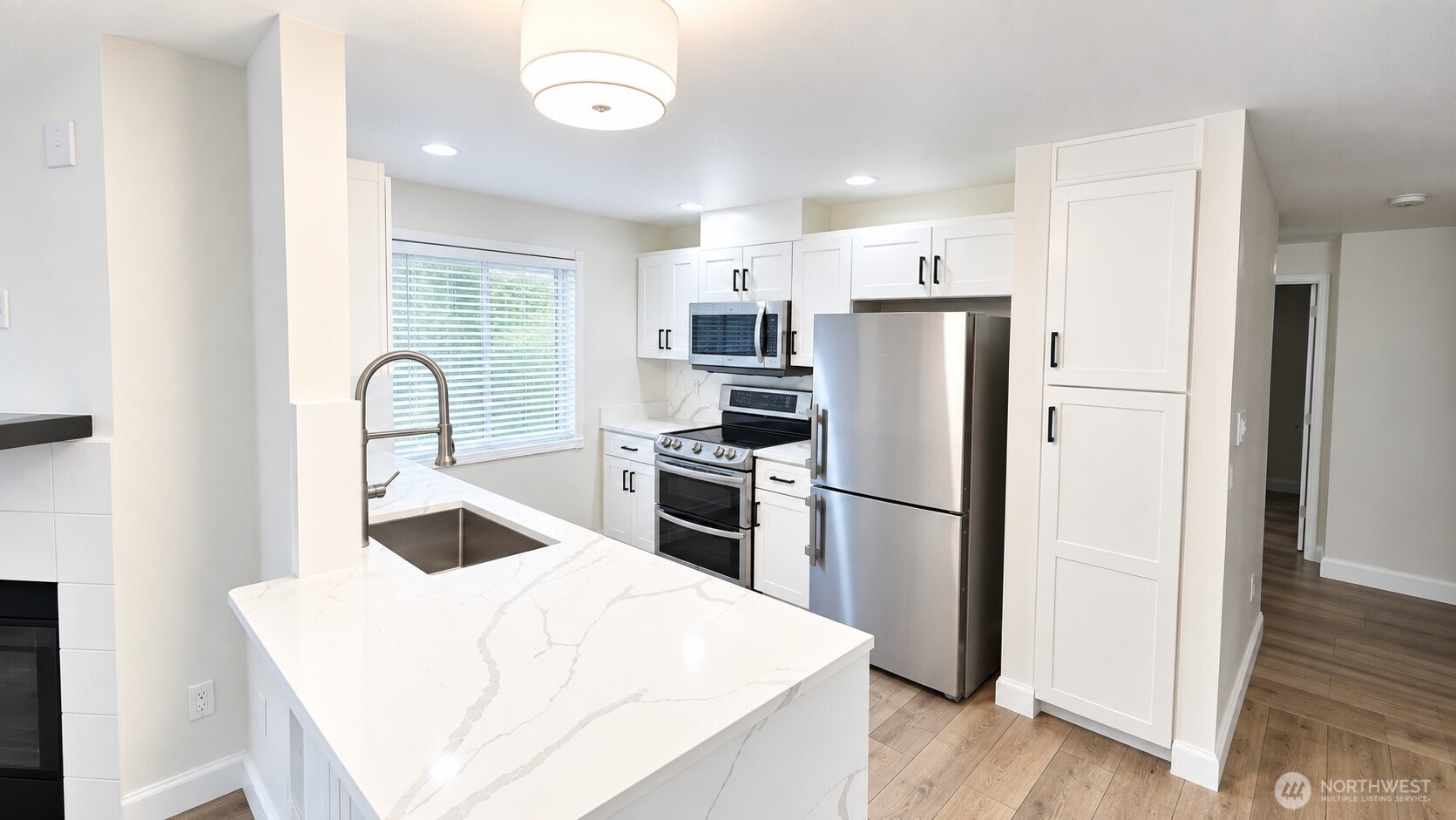 6825 Se Cougar Mountain Way Property Photo 1