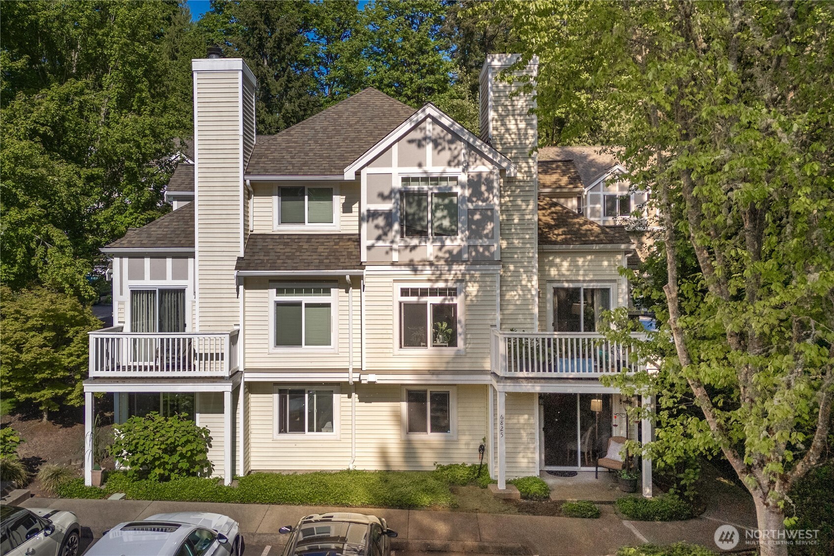 6825 Se Cougar Mountain Way Property Photo 3