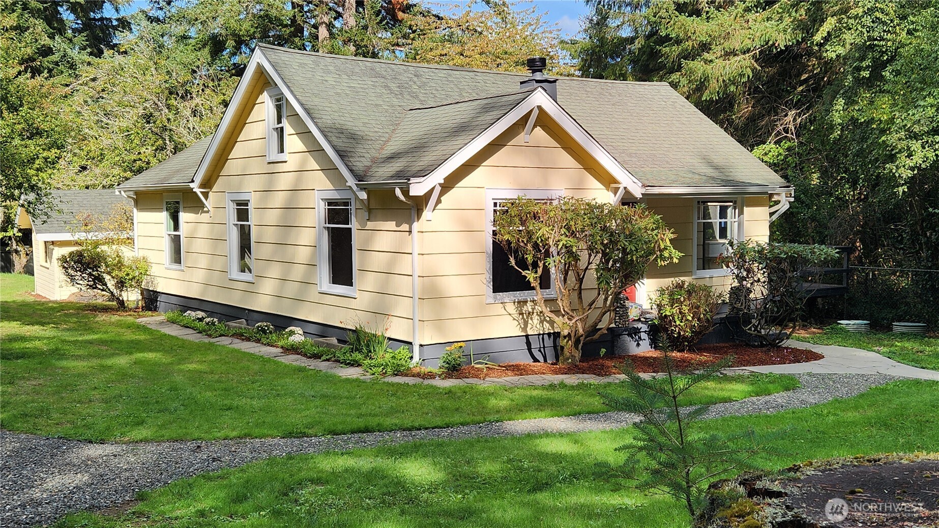 1758 Ne Jacobson Road Property Photo 1
