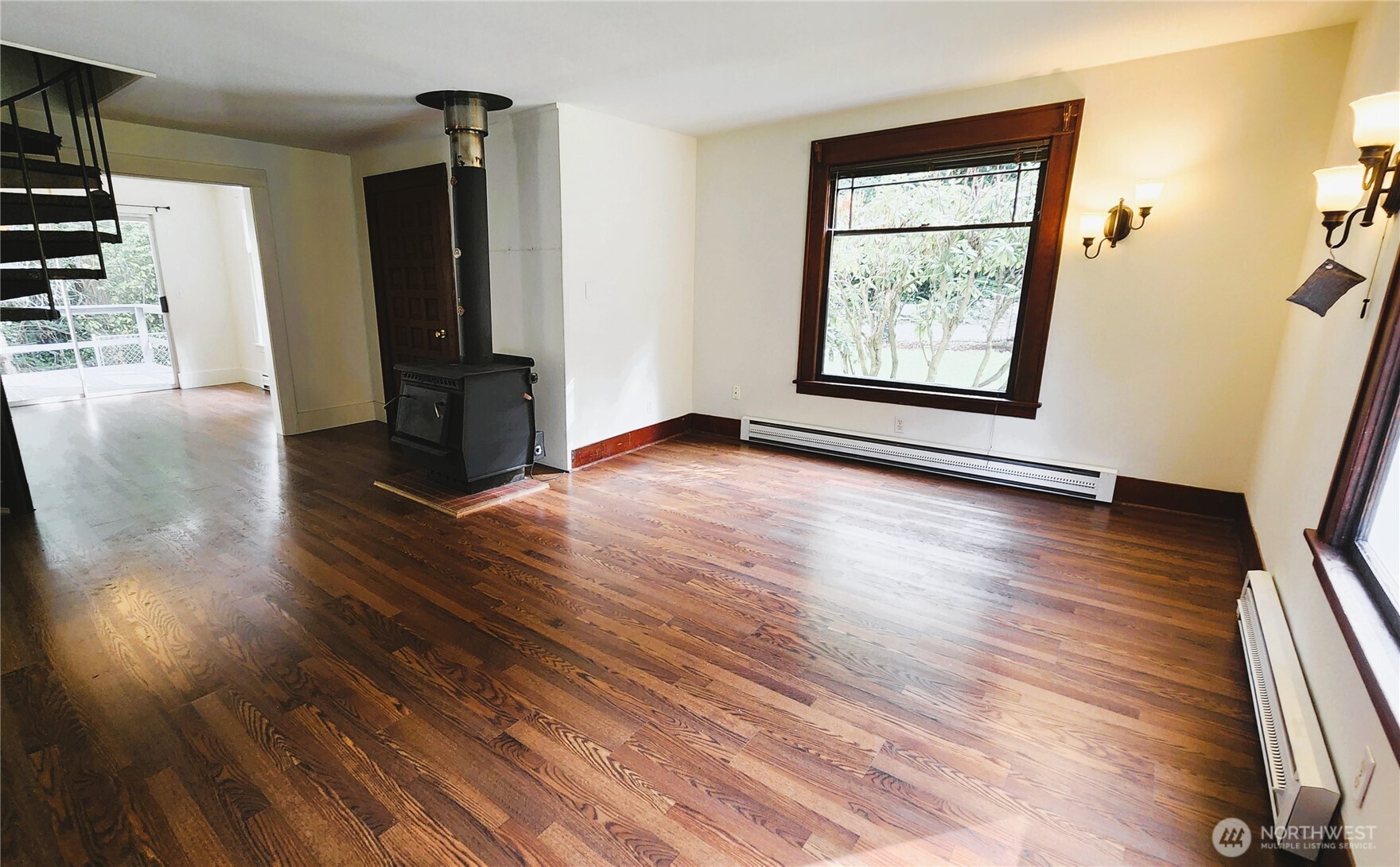 1758 Ne Jacobson Road Property Photo 4