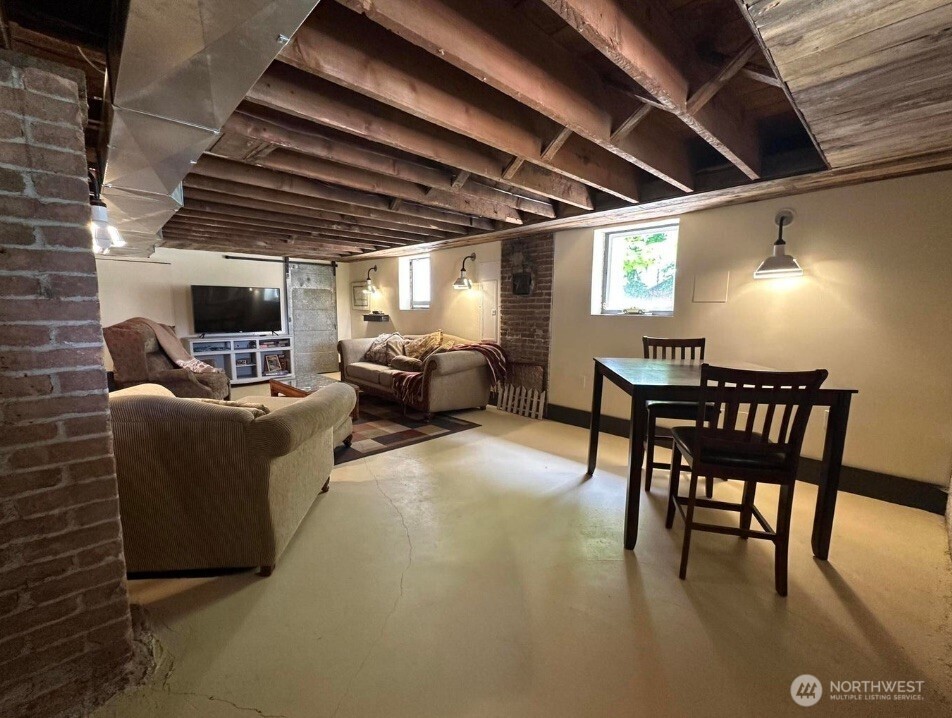 640 Elm Street Property Photo 30