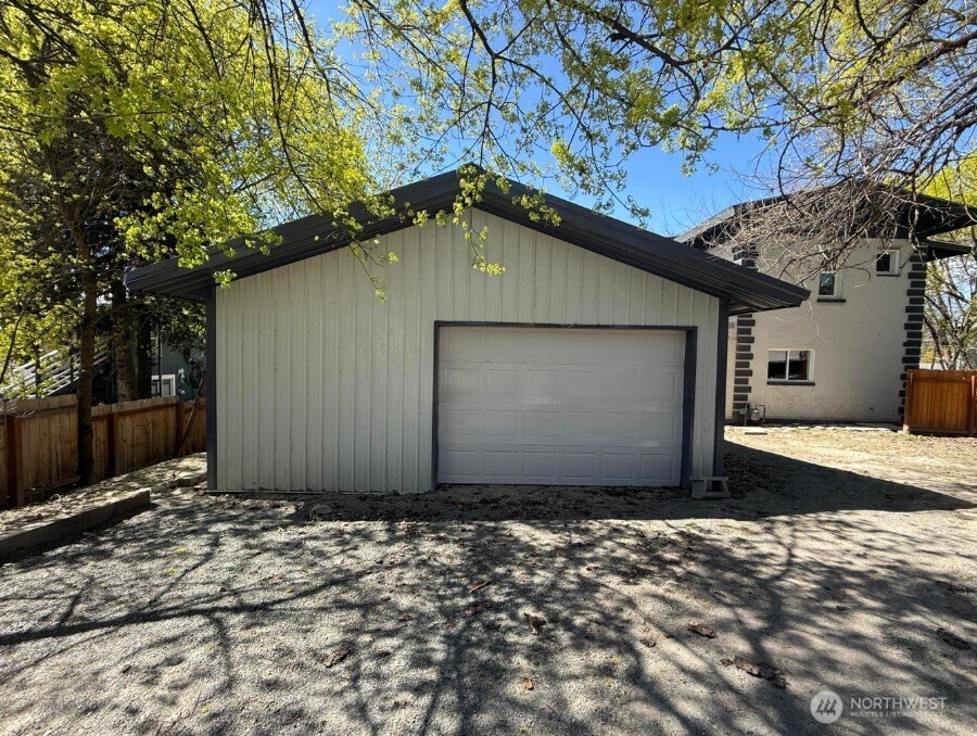 640 Elm Street Property Photo 34