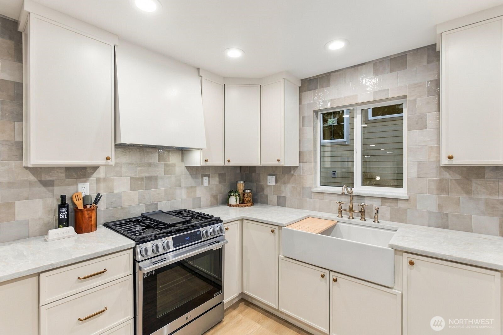 9752 Evanston Avenue Property Photo 13