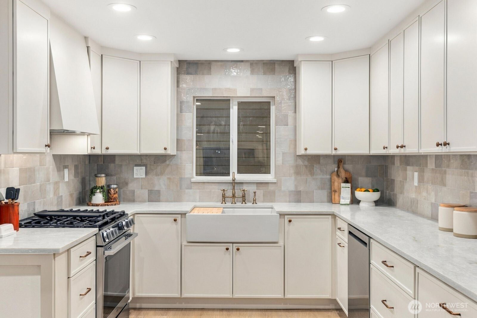 9752 Evanston Avenue Property Photo 15