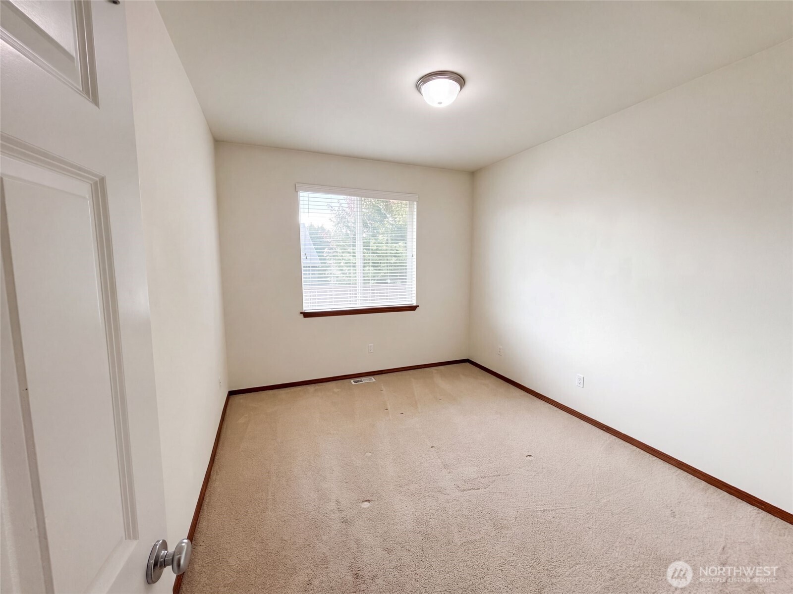 7629 201st Place Property Photo 15