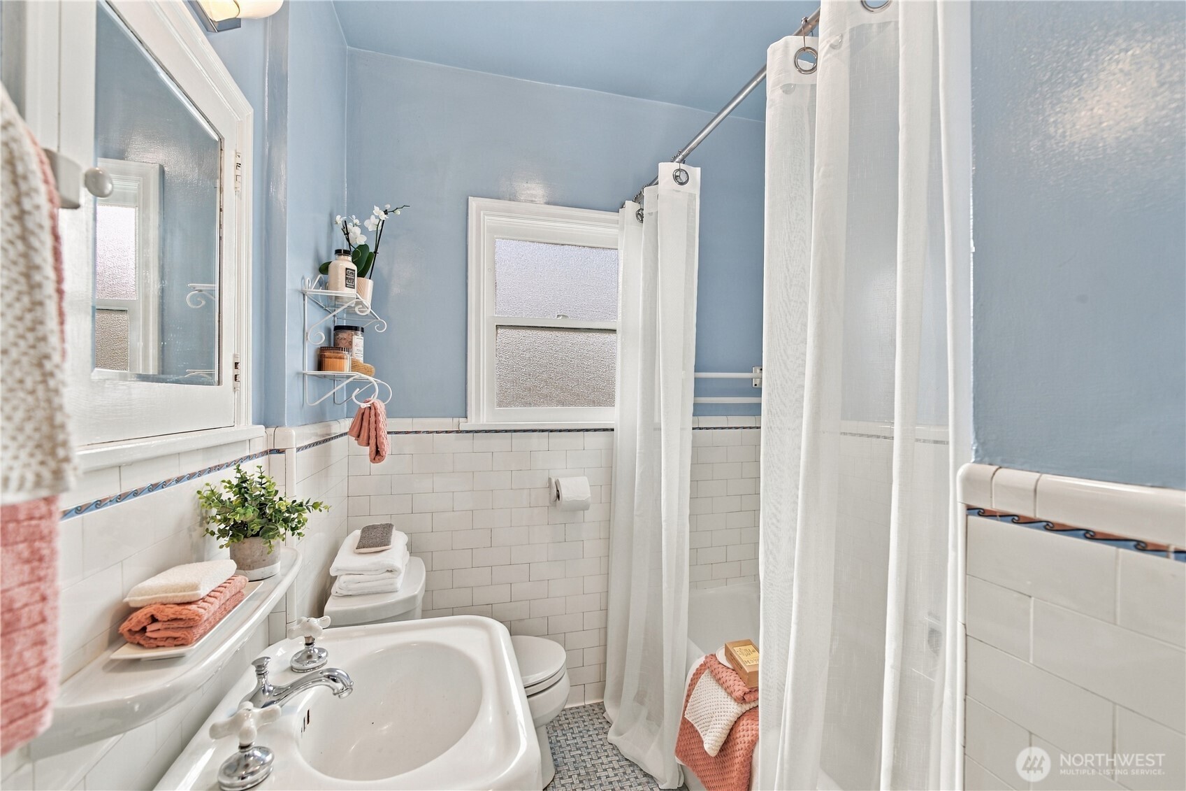 3910 Woodlawn Avenue Property Photo 12