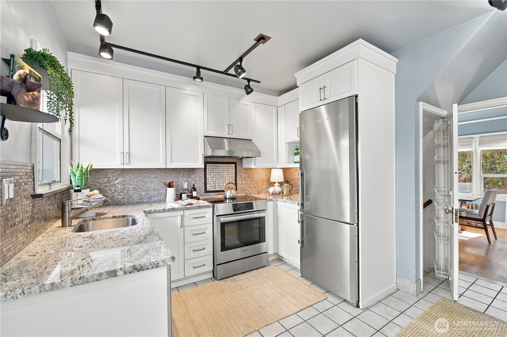 3910 Woodlawn Avenue Property Photo 14