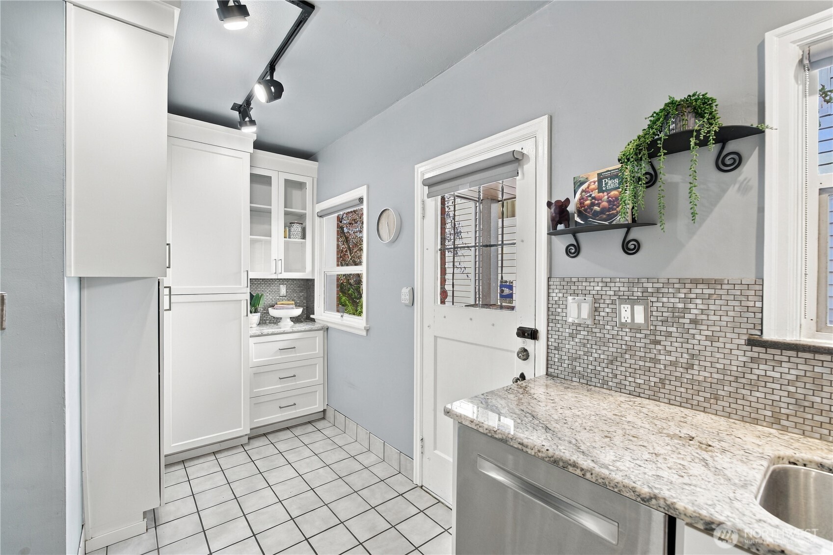 3910 Woodlawn Avenue Property Photo 15